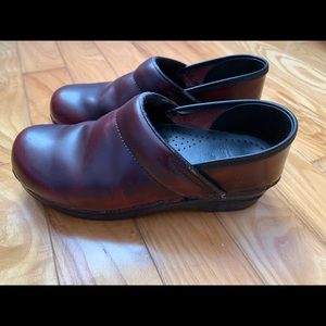 Dansko size 39 clogs